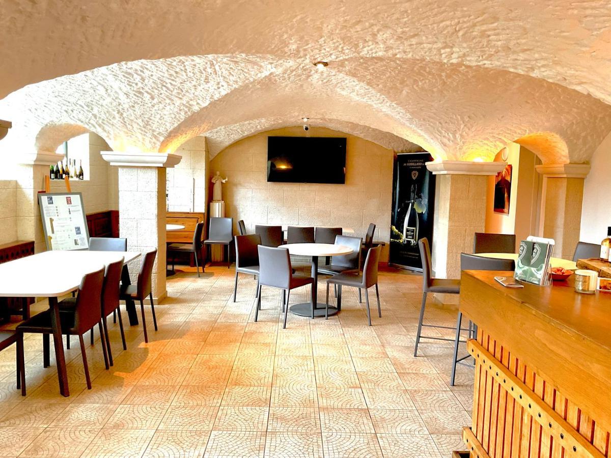 Les Loges Du Theatre Degustation Champagne Offerte Jacuzzi Sauna Jeux Velos Maison Prive 150M2 Historique 14Pers Max Emplacement Exceptionnel Et Chic, 200M De L'Avenue De Champagne, Gare, Musee, Jardins, Restaurations, Toutes Commodites Еперне Екстер'єр фото