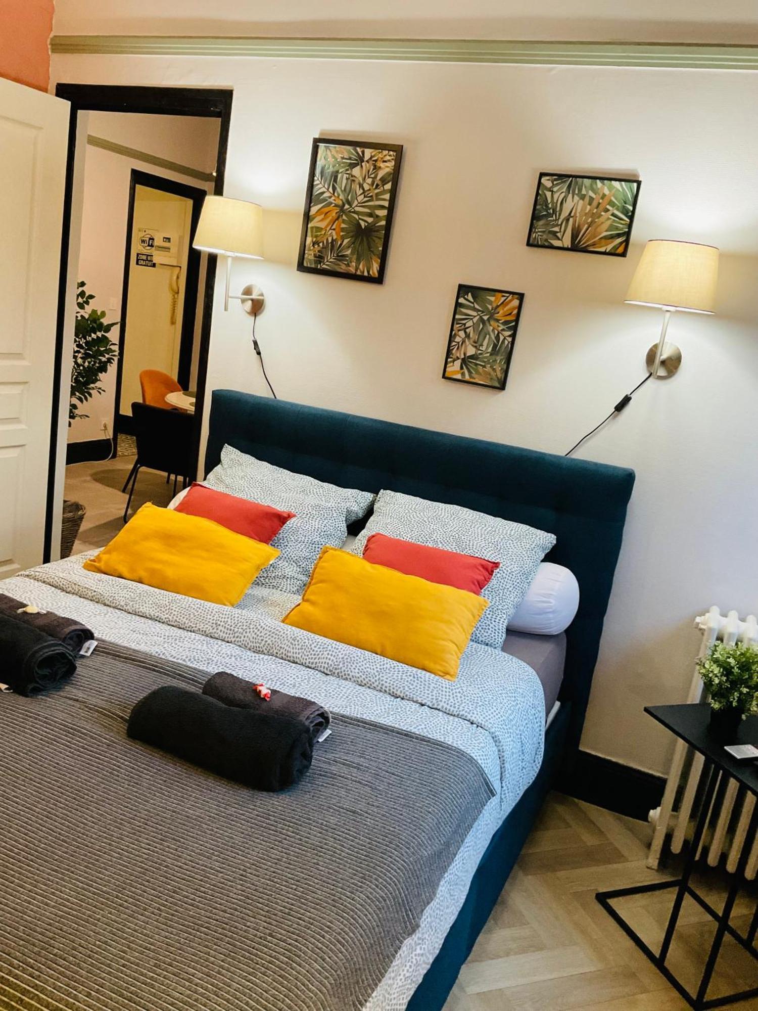 Les Loges Du Theatre Degustation Champagne Offerte Jacuzzi Sauna Jeux Velos Maison Prive 150M2 Historique 14Pers Max Emplacement Exceptionnel Et Chic, 200M De L'Avenue De Champagne, Gare, Musee, Jardins, Restaurations, Toutes Commodites Еперне Екстер'єр фото