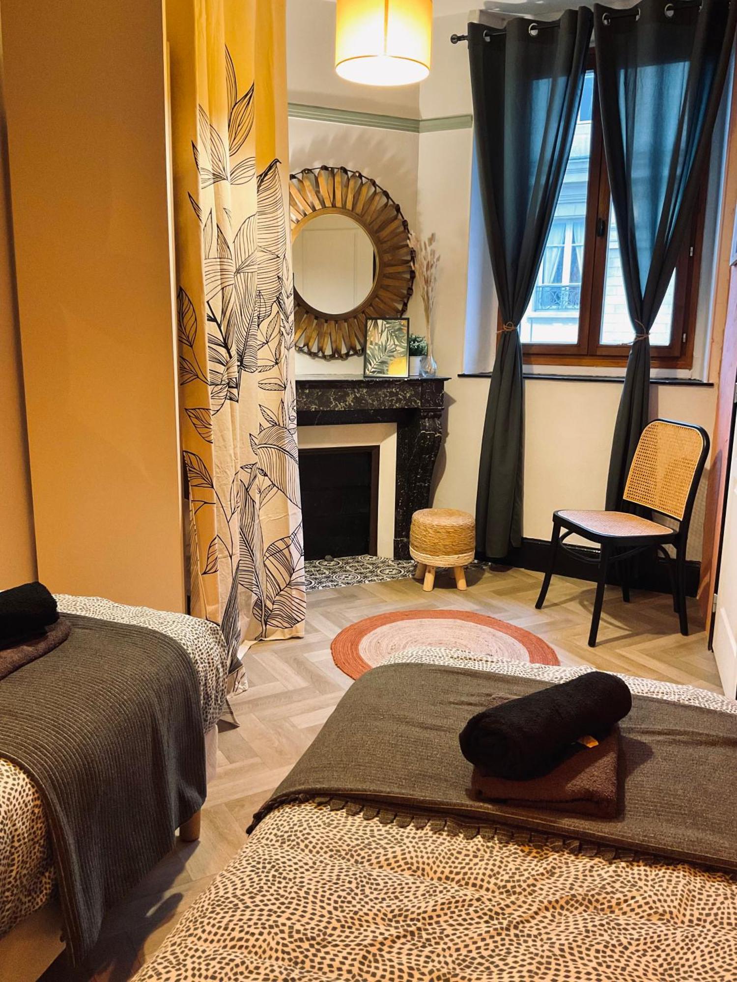 Les Loges Du Theatre Degustation Champagne Offerte Jacuzzi Sauna Jeux Velos Maison Prive 150M2 Historique 14Pers Max Emplacement Exceptionnel Et Chic, 200M De L'Avenue De Champagne, Gare, Musee, Jardins, Restaurations, Toutes Commodites Еперне Екстер'єр фото