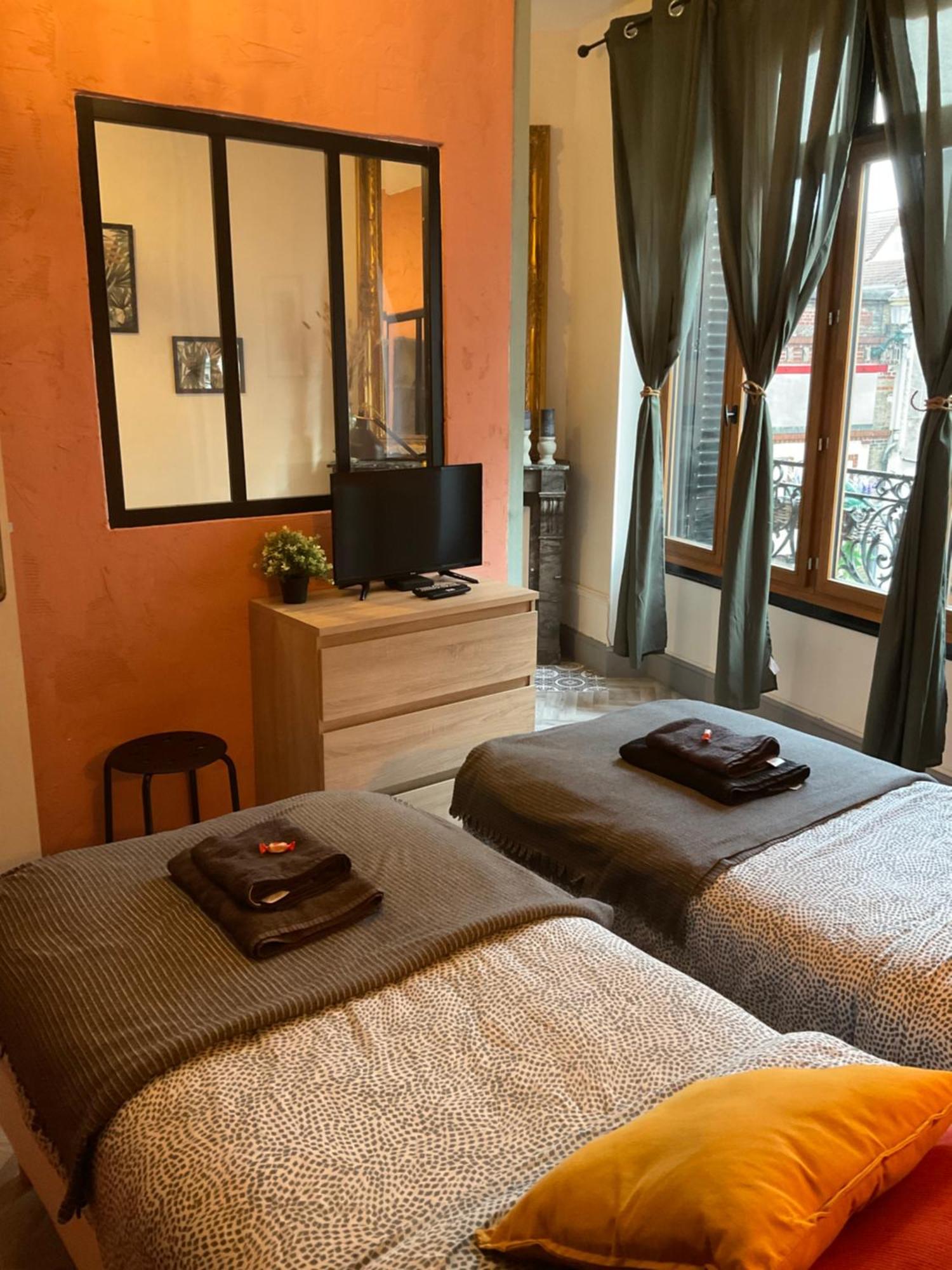 Les Loges Du Theatre Degustation Champagne Offerte Jacuzzi Sauna Jeux Velos Maison Prive 150M2 Historique 14Pers Max Emplacement Exceptionnel Et Chic, 200M De L'Avenue De Champagne, Gare, Musee, Jardins, Restaurations, Toutes Commodites Еперне Екстер'єр фото