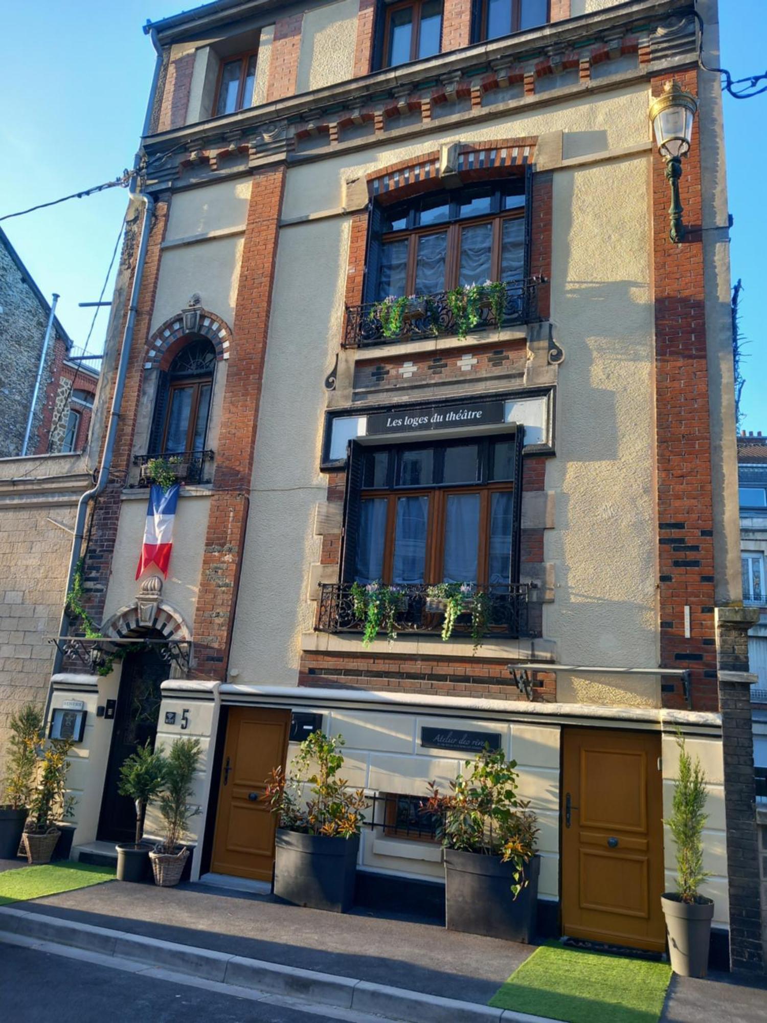 Les Loges Du Theatre Degustation Champagne Offerte Jacuzzi Sauna Jeux Velos Maison Prive 150M2 Historique 14Pers Max Emplacement Exceptionnel Et Chic, 200M De L'Avenue De Champagne, Gare, Musee, Jardins, Restaurations, Toutes Commodites Еперне Екстер'єр фото